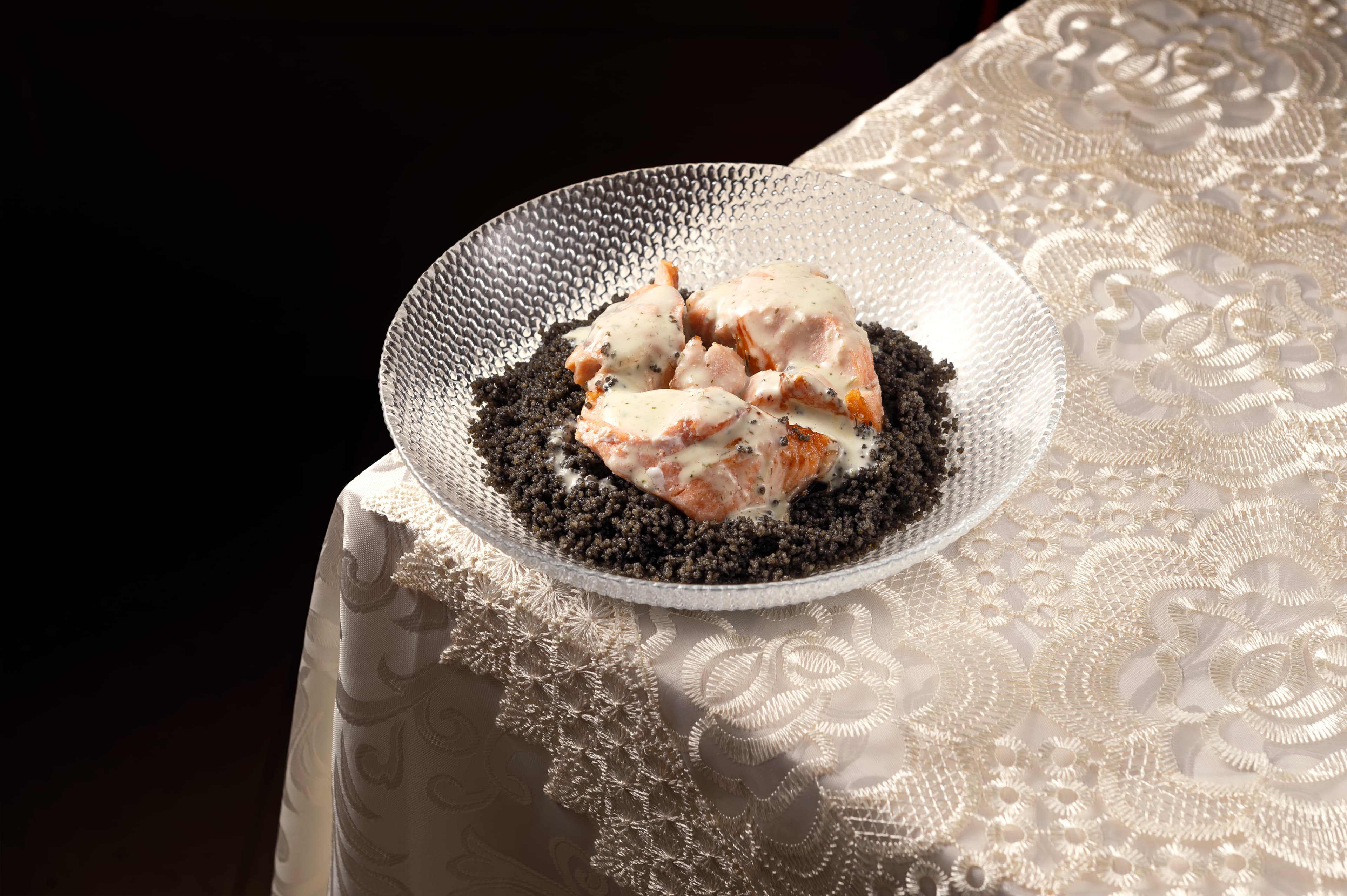 Cous-Cous negro con salmón asado